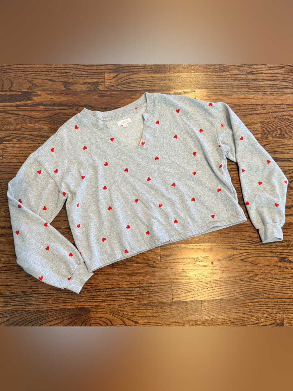 Women’s Colsie Gray V-Neck Cropped Sweatshirt with Red Heart Print